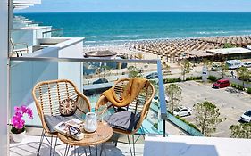 Nova Seaview Apartment In Infinity Beach Resort - Parking